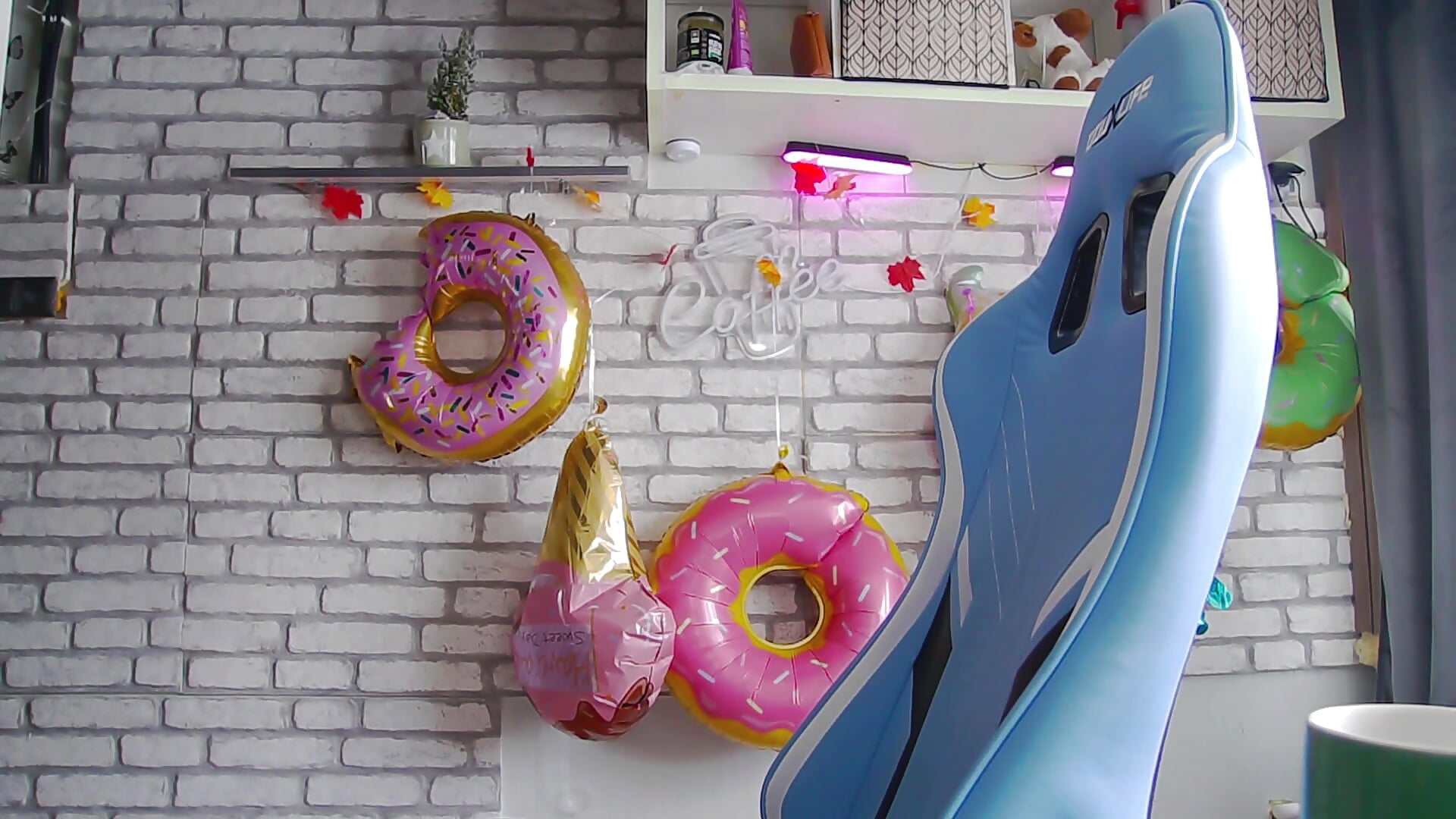 Do you like my tail butplug ? - video by karo123421 cam model