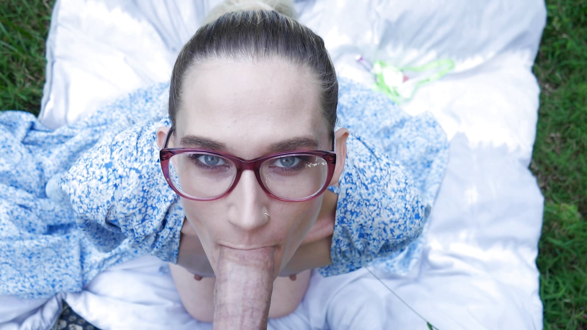 Roommate asks for help, but wants ass fucked – video af RhiCon