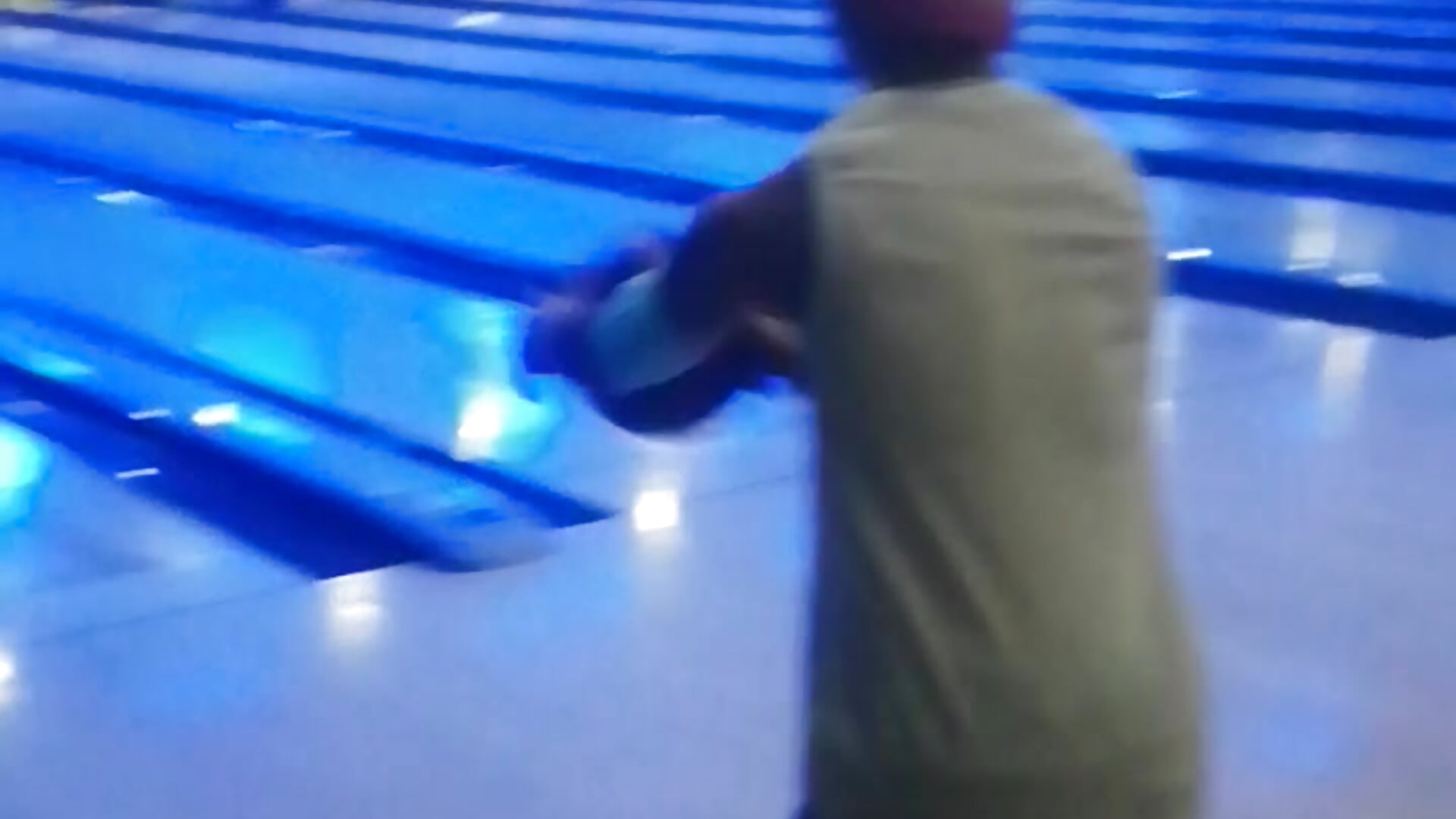 the boss scores a strike– COUPLE_DOMITANTION1 kameramodell videója