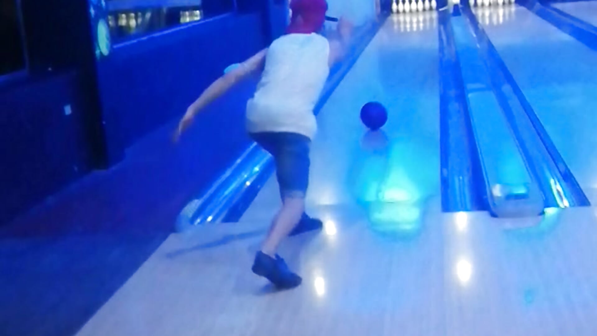 A day of bowling– COUPLE_DOMITANTION1 kameramodell videója