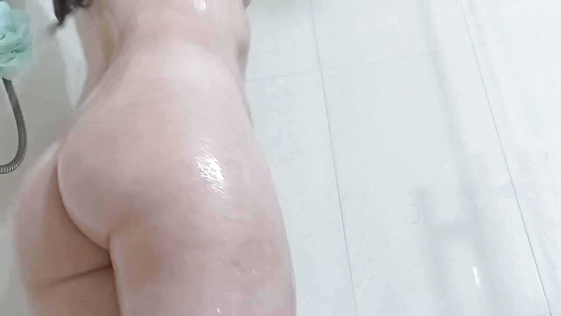 Ever wondered what I look like when I'm all wet and naughty? Sexy shower - video by annie22love cam model