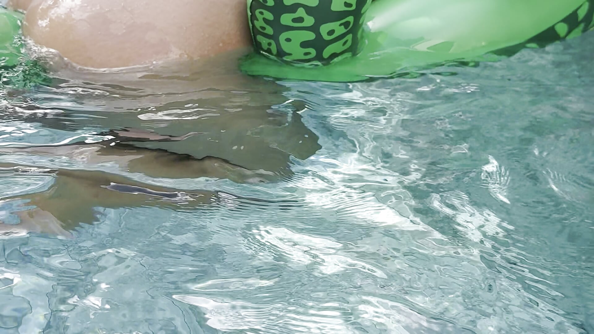 Nude Pool 🏊