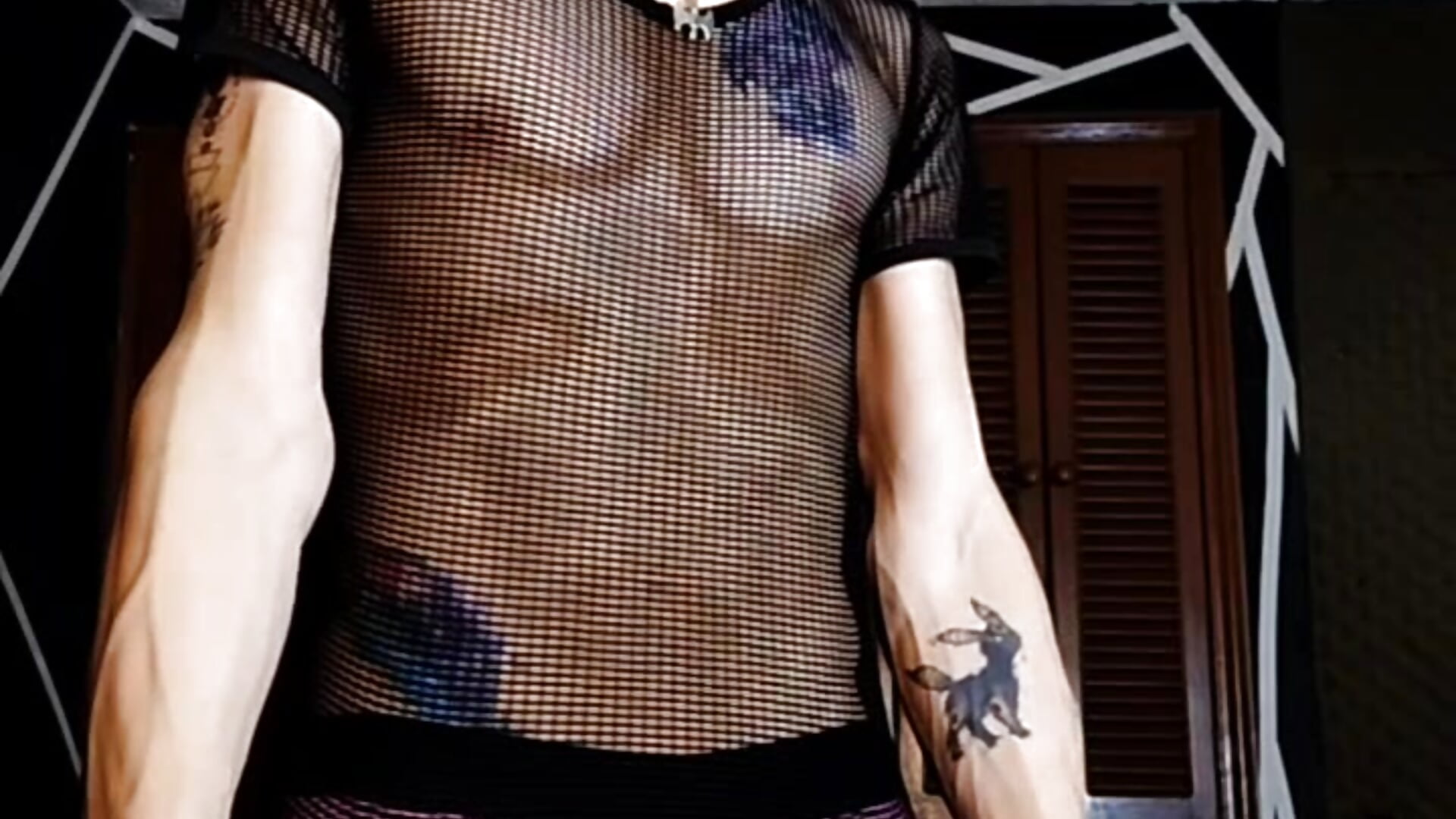 optical illusion shirt - video oleh model kamera ChristBocellie