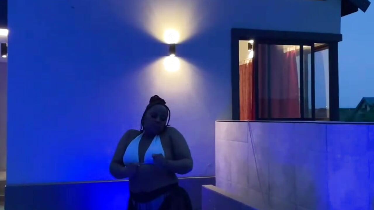 1000584410 – video af Queen_Nicky cam-model