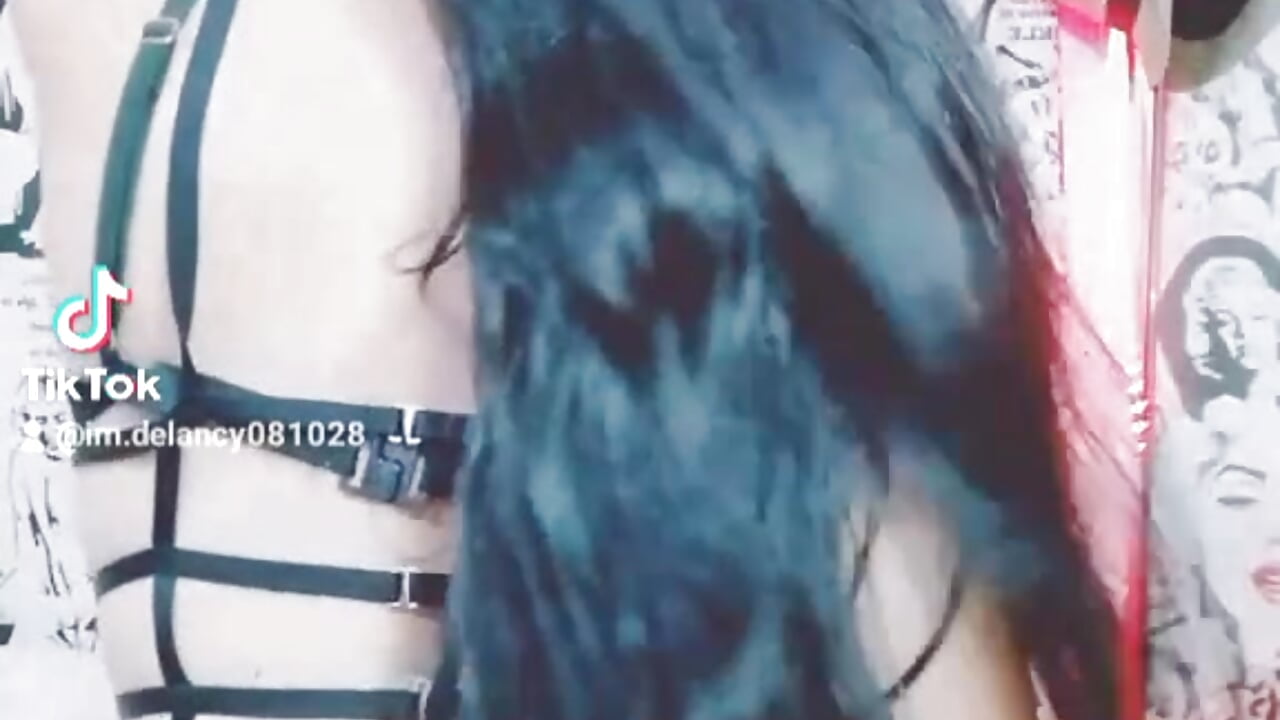 https://www.tiktok.com/@im.delancy081028/video/7089671403657579781?is_copy_url=1&is_from_webapp=v1 - vídeo de HellenExotic