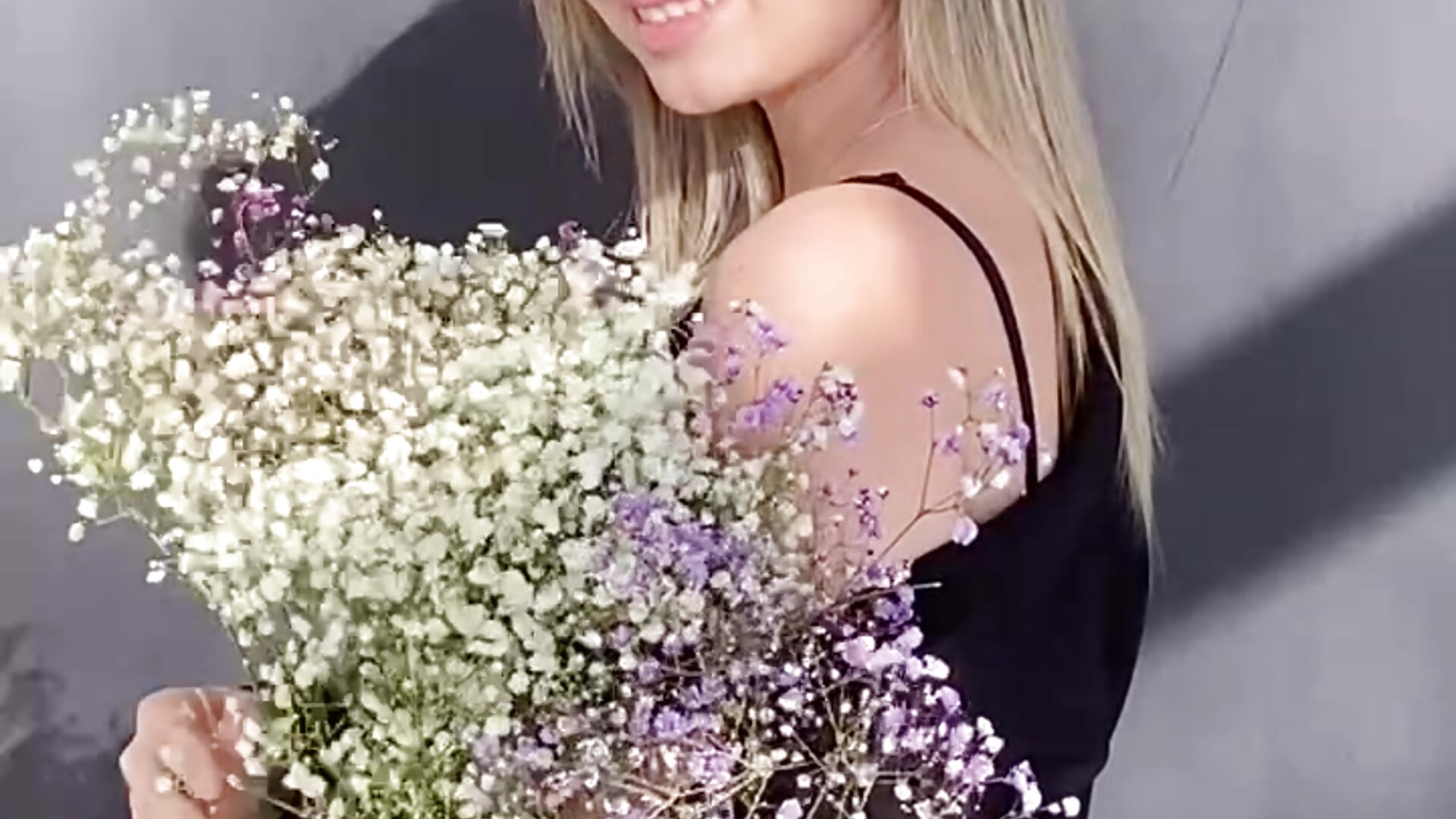 flower vibe - video by HelenCarte cam model