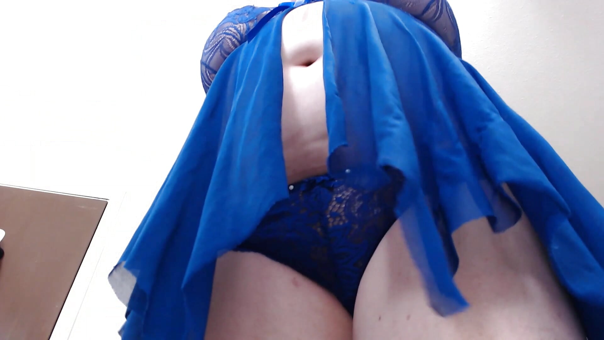 Blue Upshot Tease - vidéo du modèle de showcams Kaitlyn_Winters