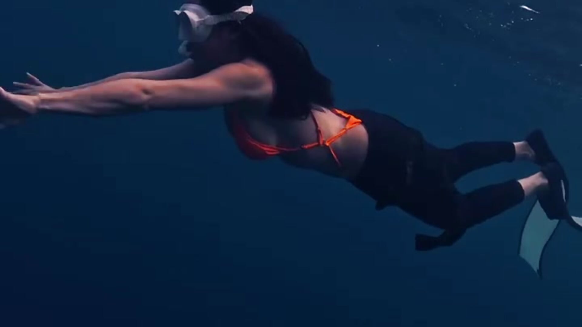 Dive with me under the water 💕 - video by UrdreamTSgirl cam model