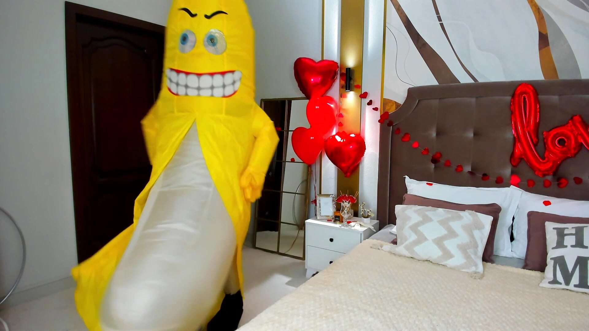 The craziest thing you've seen🤣🤩－カメラキャストのannasimonsjの動画