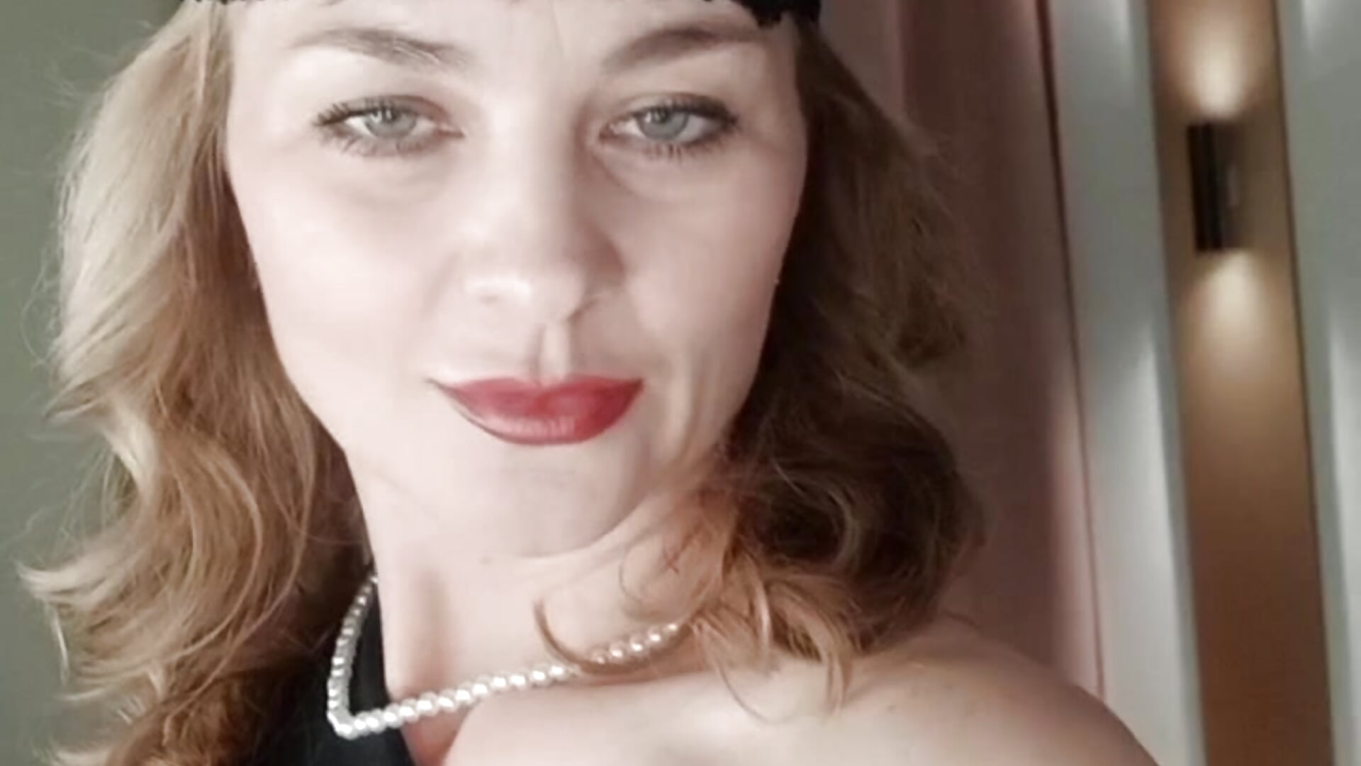 Burlesque date with you?🖤💖 – video od webkamerové modelky annasimonsj