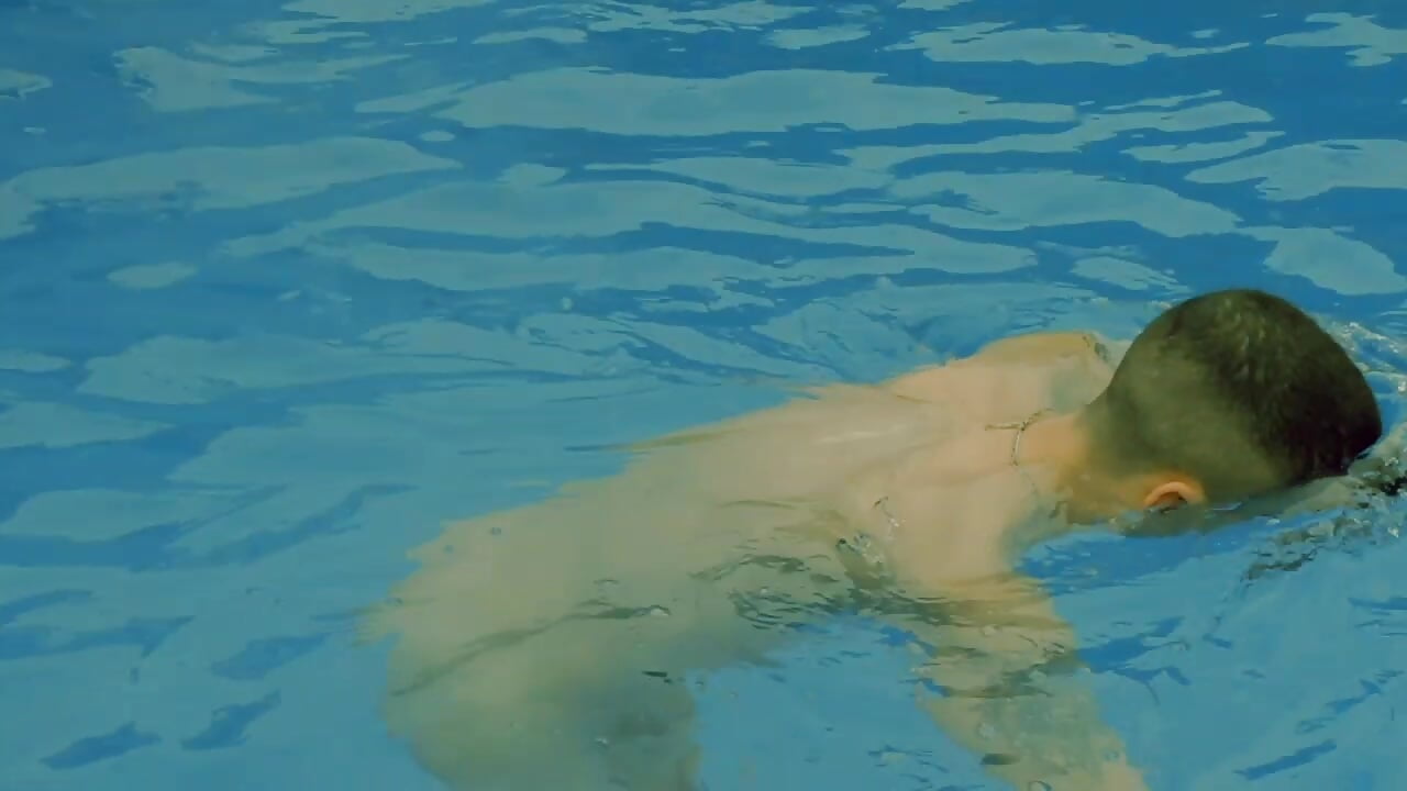 Swimming naked - video by syd_onfire cam model