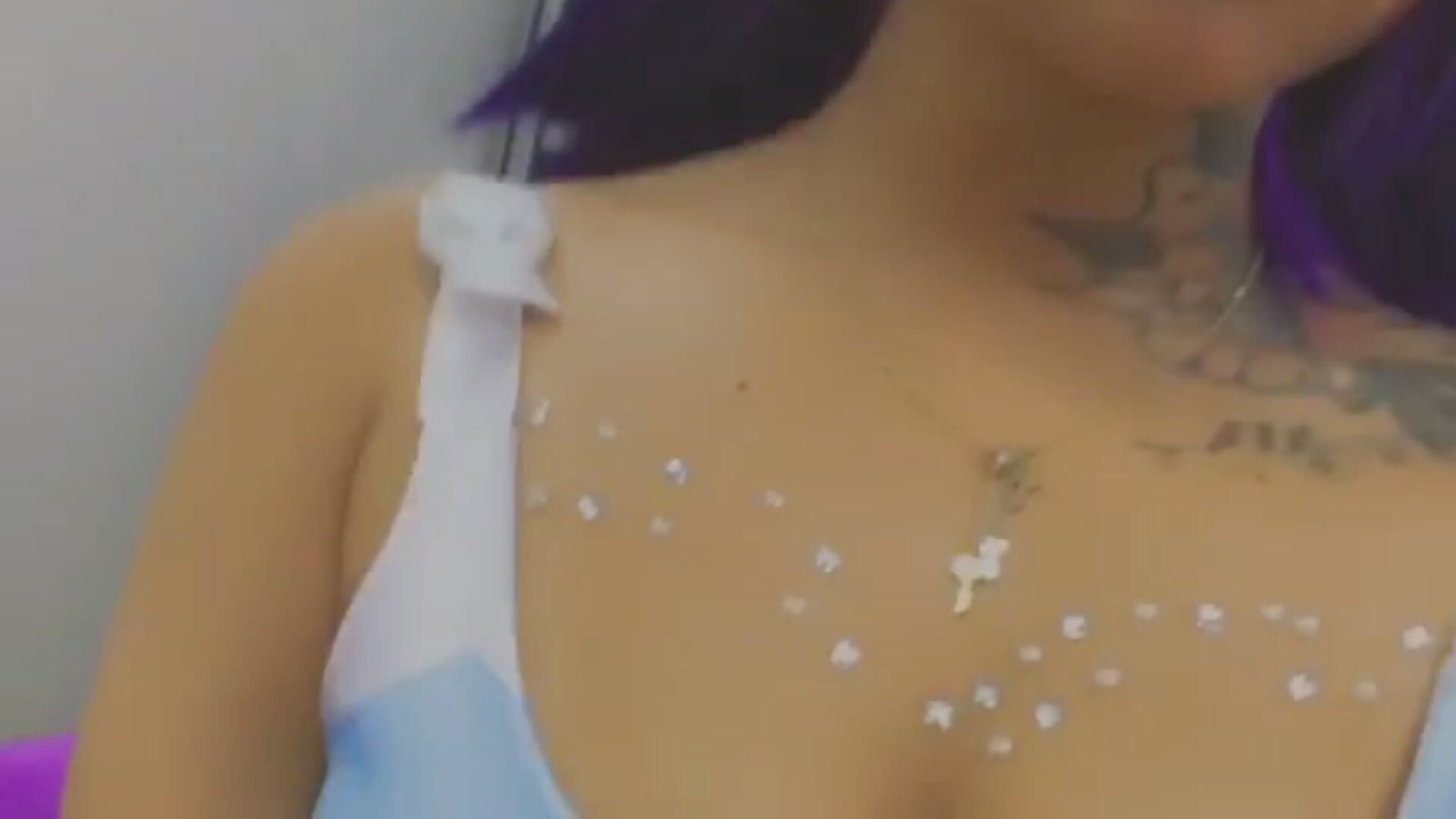 trim,50193C17-FF37-4B55-B4FB-0E15CEE70223 - clip cu arianauwu model videochat