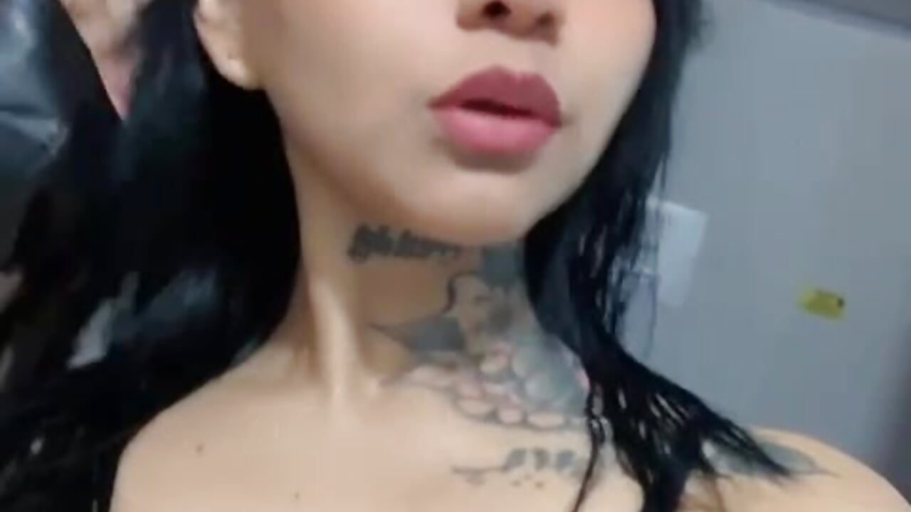 WhatsApp Video 2024-05-17 at 13,39,18 - clip cu arianauwu model videochat