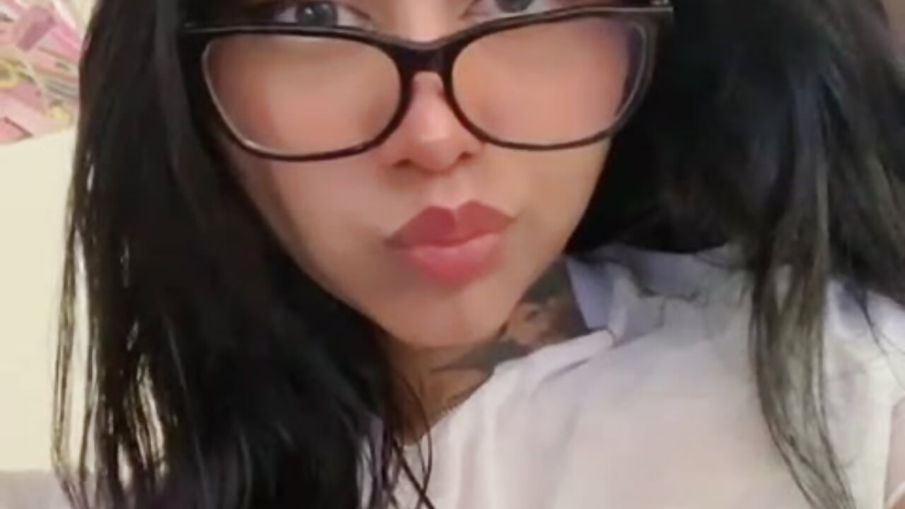 do u want kiss me? - video oleh model kamera arianauwu