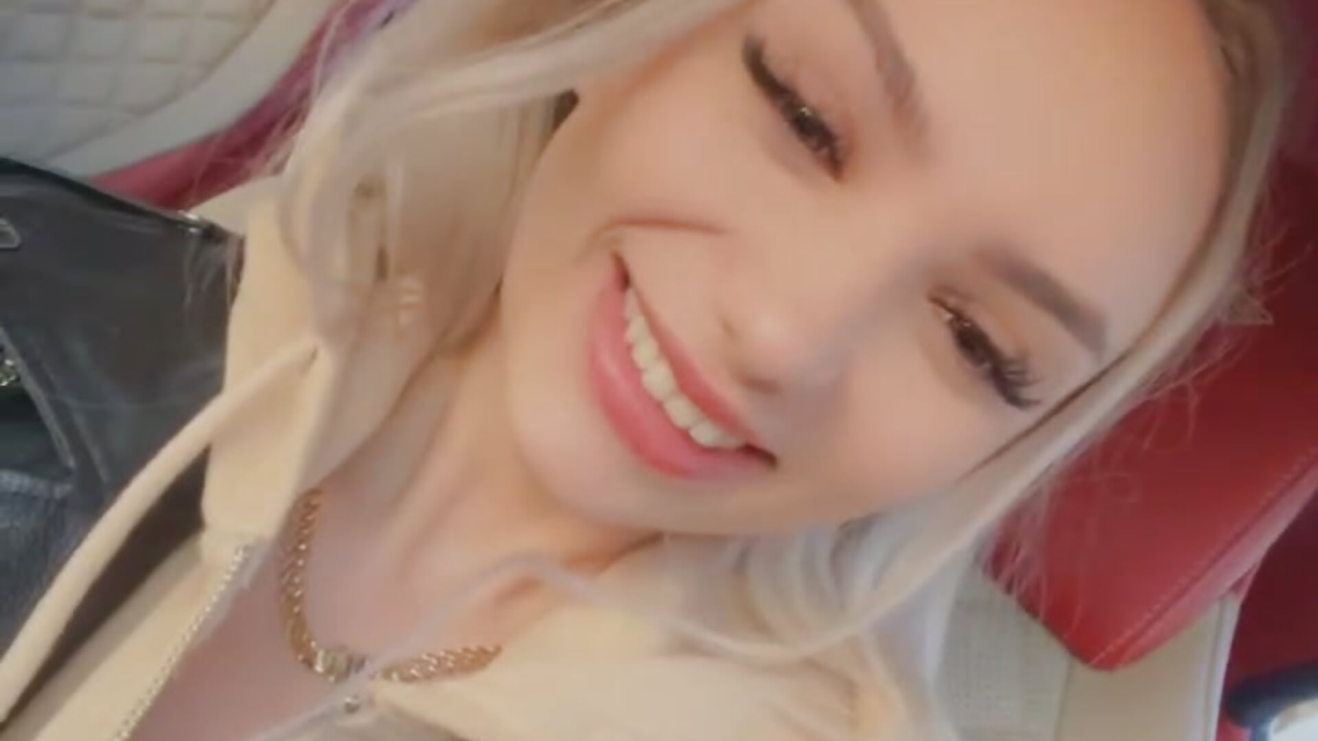 Surprise in bentley – video modela na kameri HaleySweet18