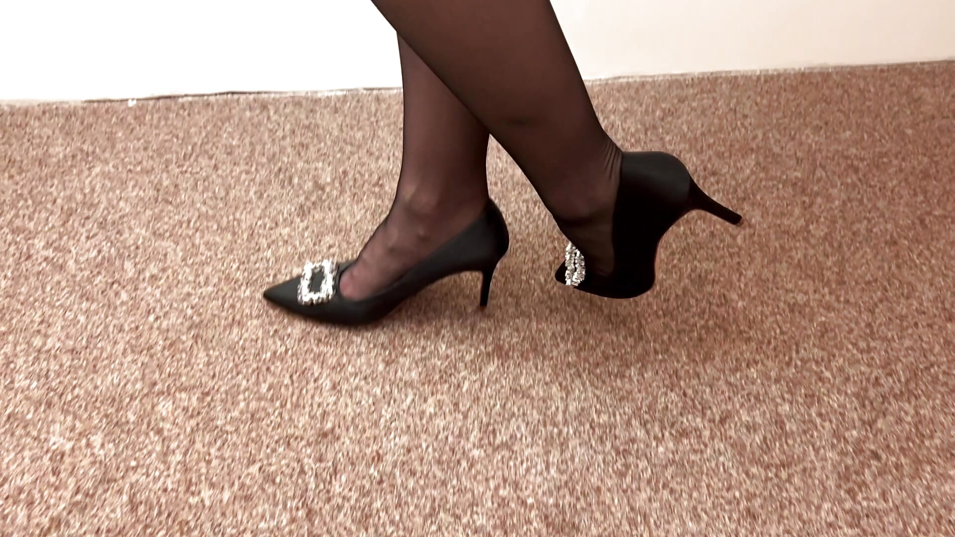 Heels obsession - video by InnaHick cam model