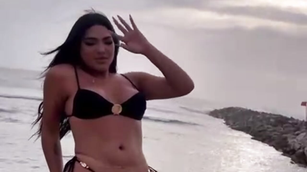 Beach - video di isabella1sexy modella di cam