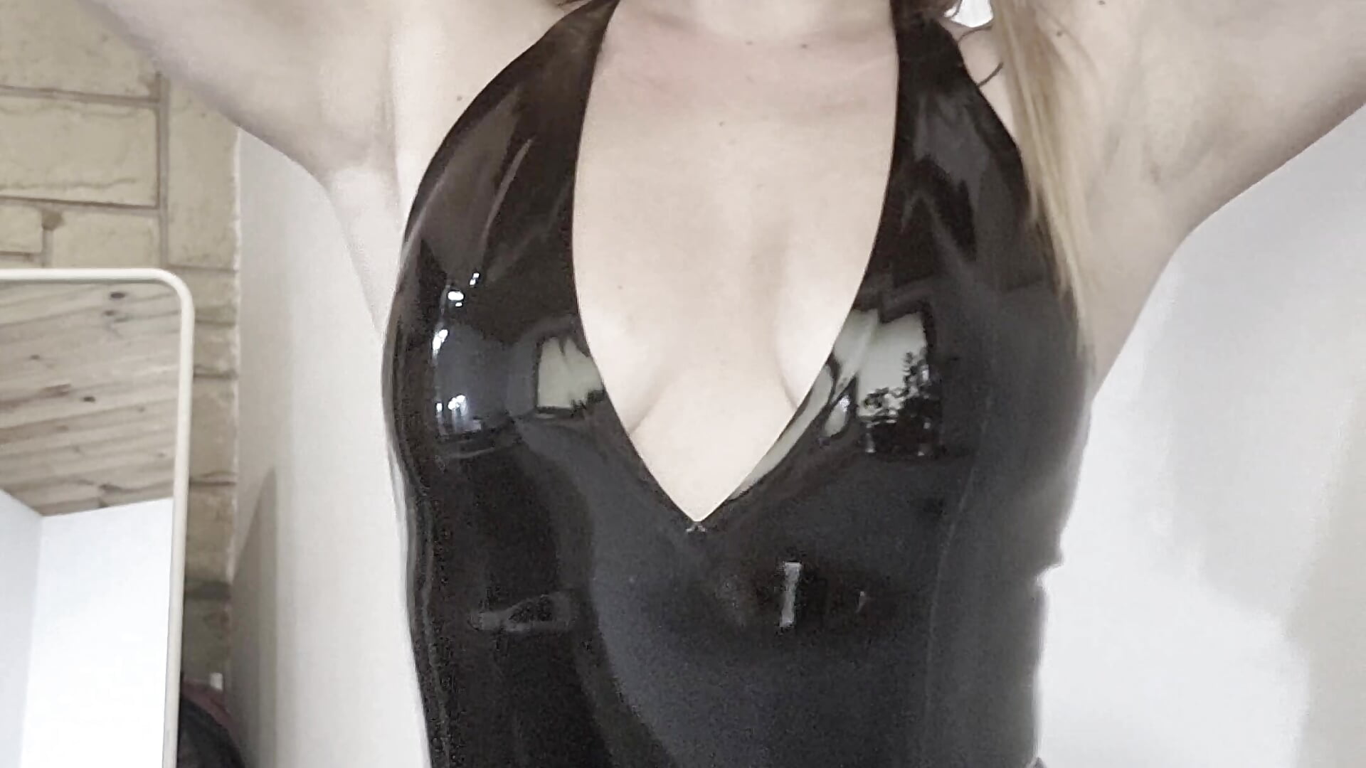 Latex tease – видео вебкам-модели YourVenus00