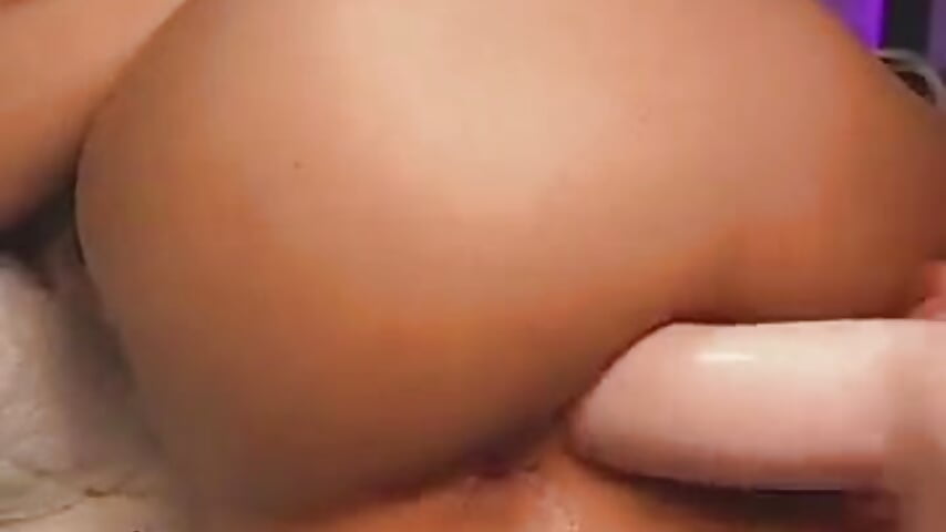 Peep the bootyhole while I use my big dildo