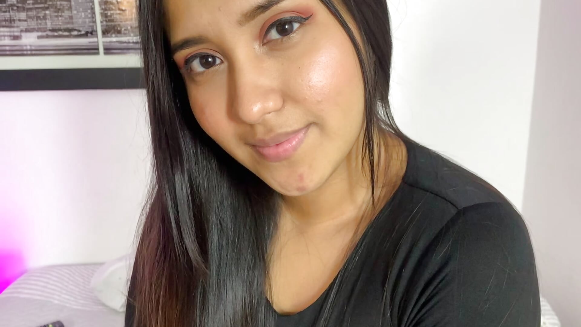 Besitos❤️ - video by melannie_11 cam model