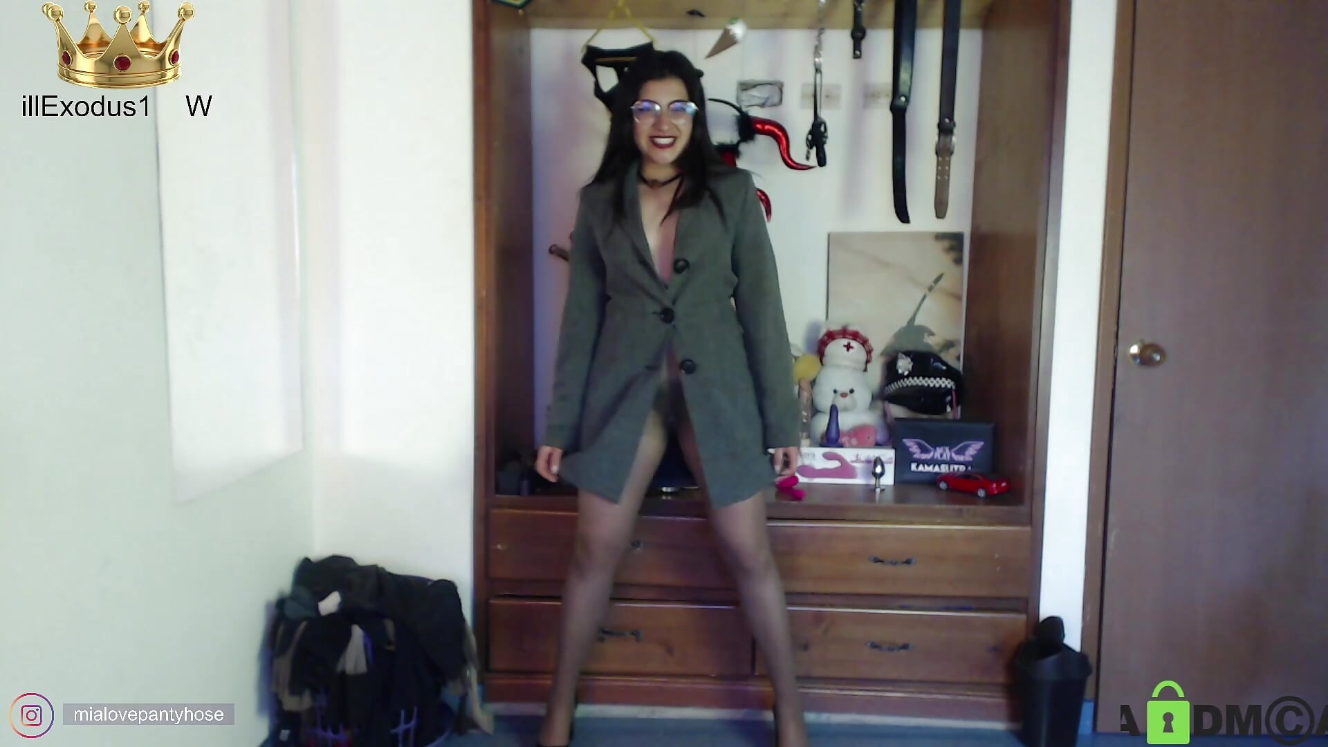 sexy sexretary - video by miahot20 cam model