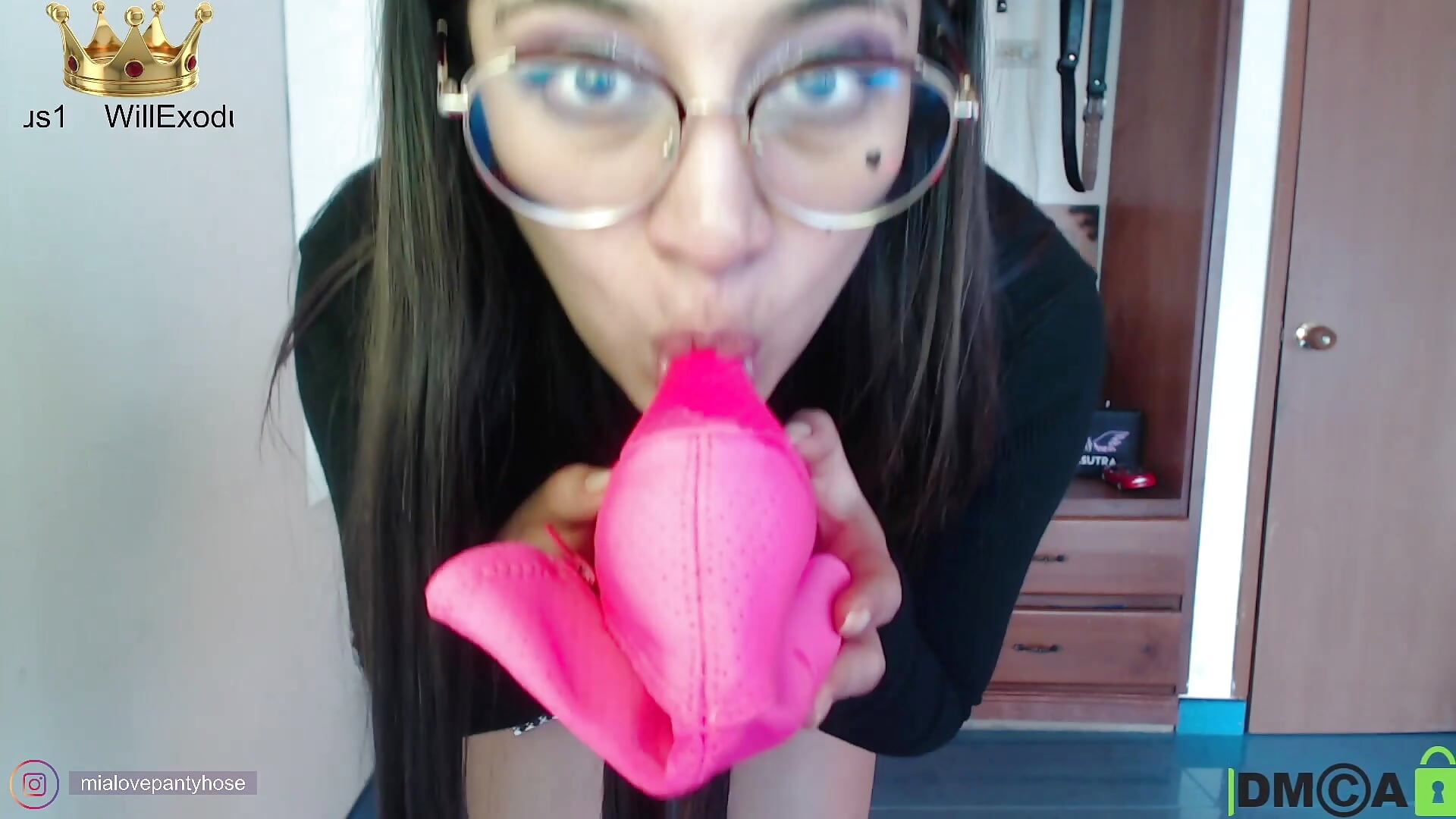 suck heels - video by miahot20 cam model