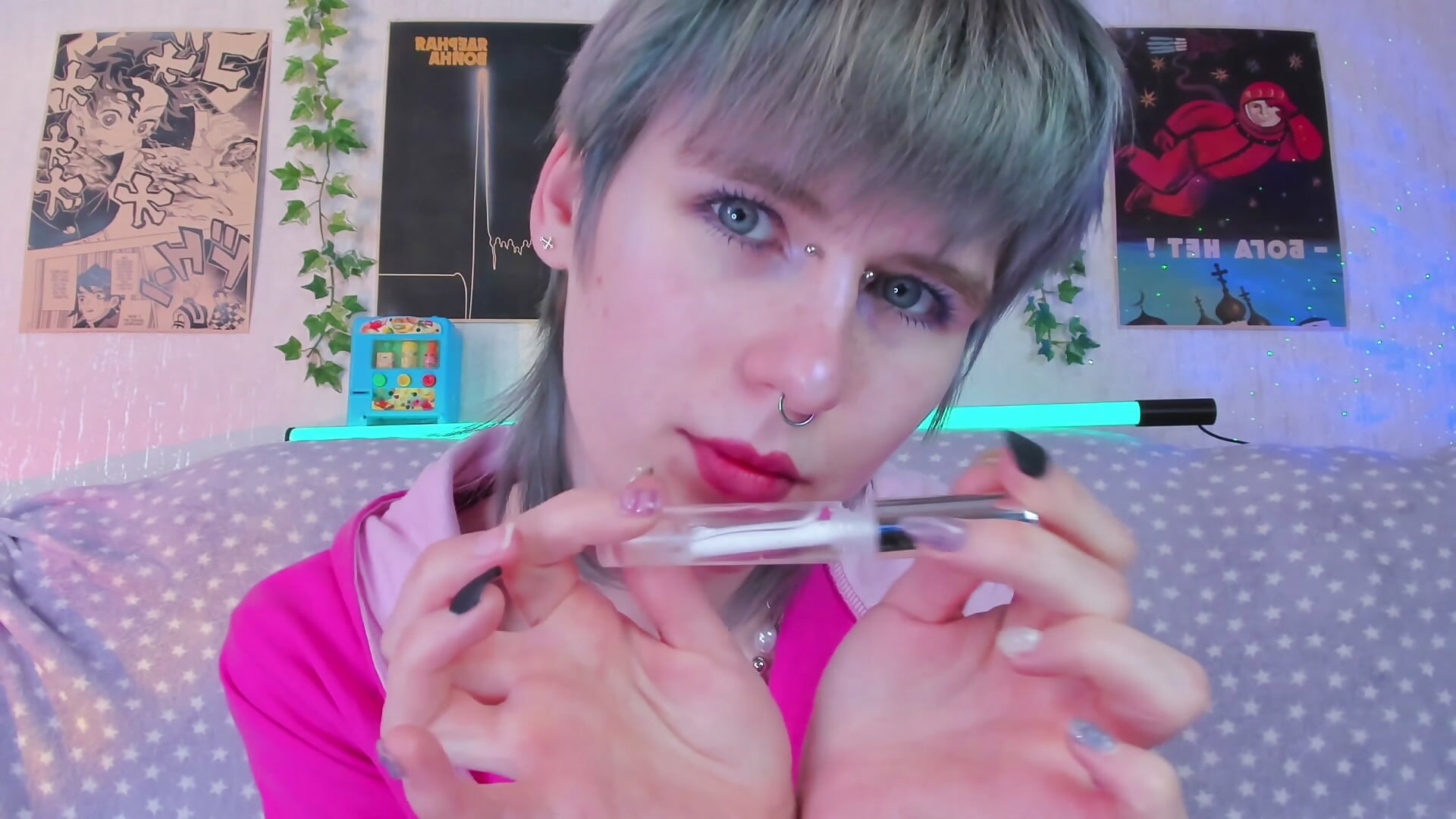 Put my lipstick on
