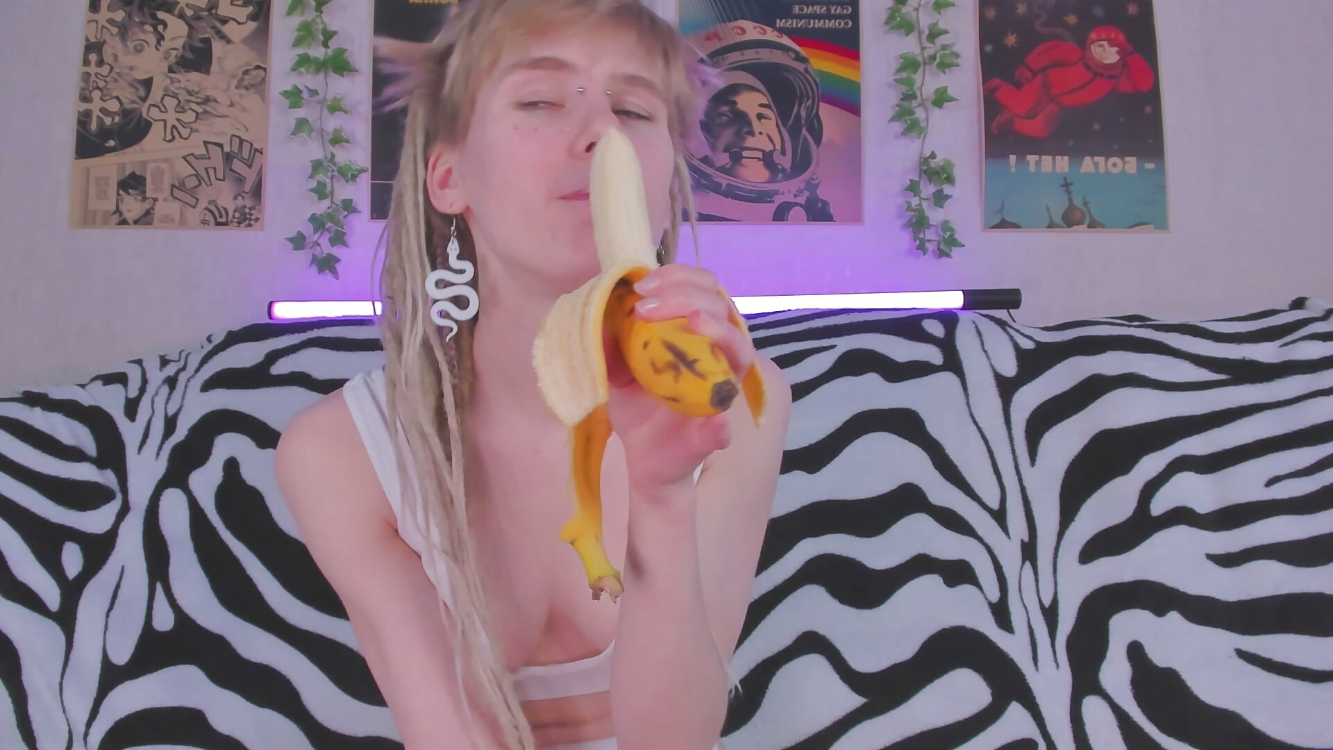 Banana playin