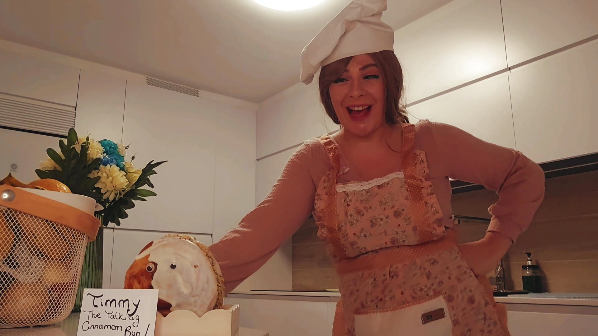 Timmy the Cinnamon Bun- Straight to my Belly - Kapree 님의 동영상