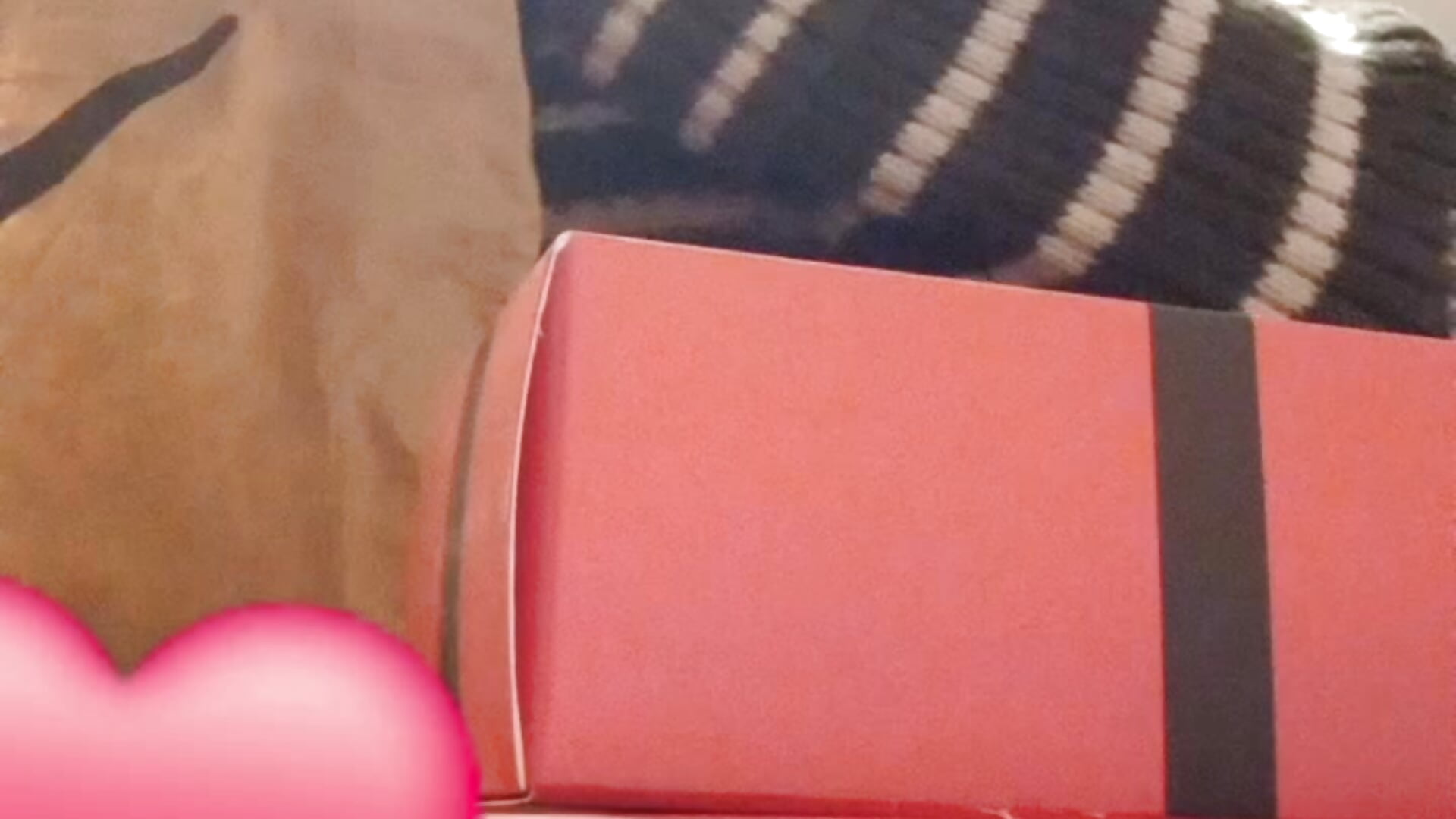 Apro il 📦  grazie Alessio! Ciò visto triplo! - video by VanessaDoyle cam model