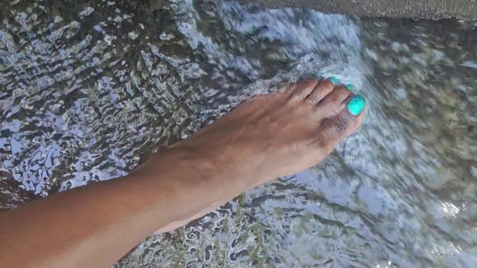 Pretty Toes in the Water - วิดีโอโดย oliviaprettypussy โมเดลแคม