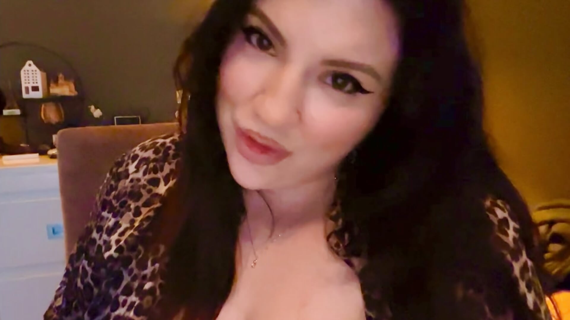 Presentation Video - CurvyKimmy1 캠 모델의 동영상