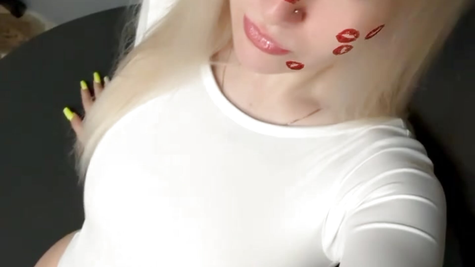 tease in white - video by CyrilaPuff cam model