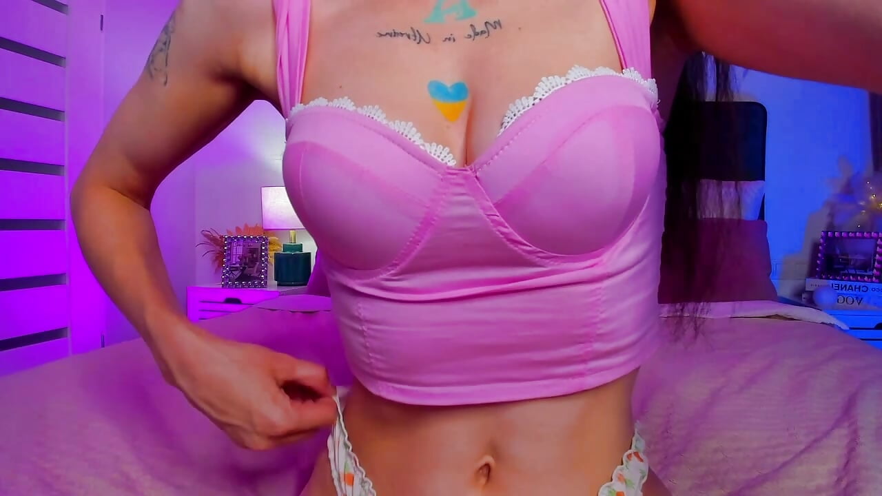 new pink top - video by PalmLora1 cam model