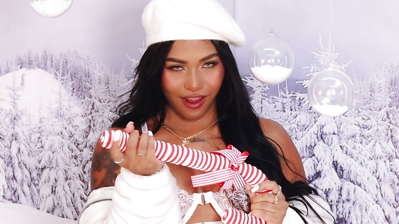 profile-intro-video-1764698058 - video by Emma_Morgann cam model