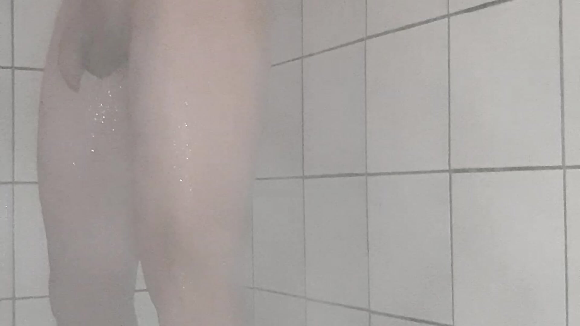 (Face reveal) Watch me have a shower in a public shower and spread my ass cheeks - video av DizzieJizz cam model