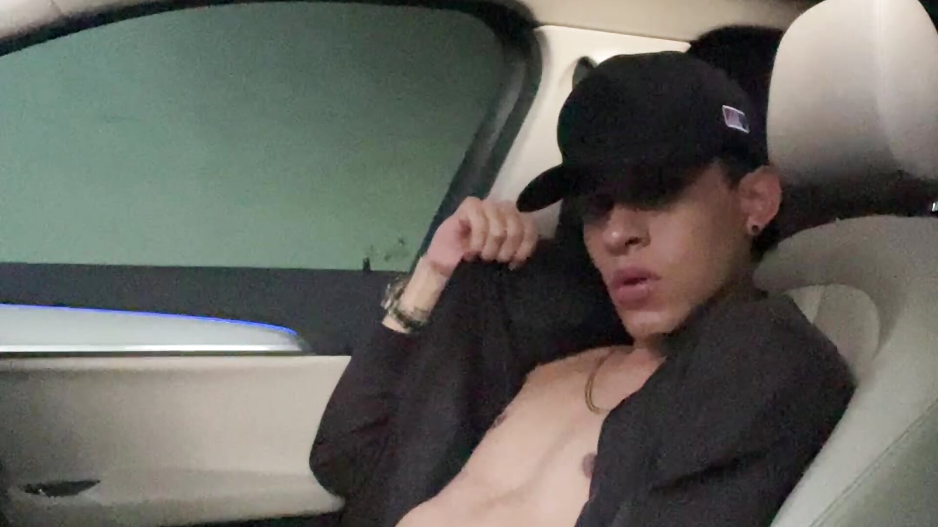 jerking off at the parking lot - video by Samuel_Suarez cam model