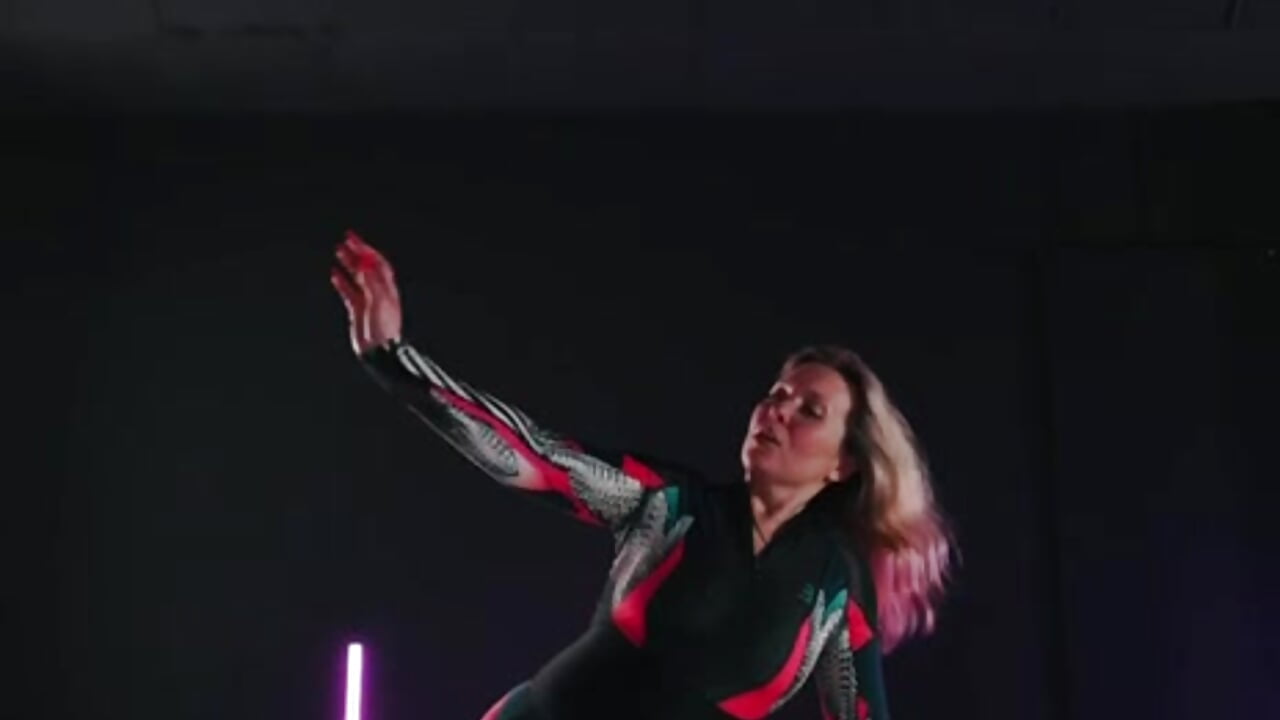 I love dancing - video by soaring_love cam model