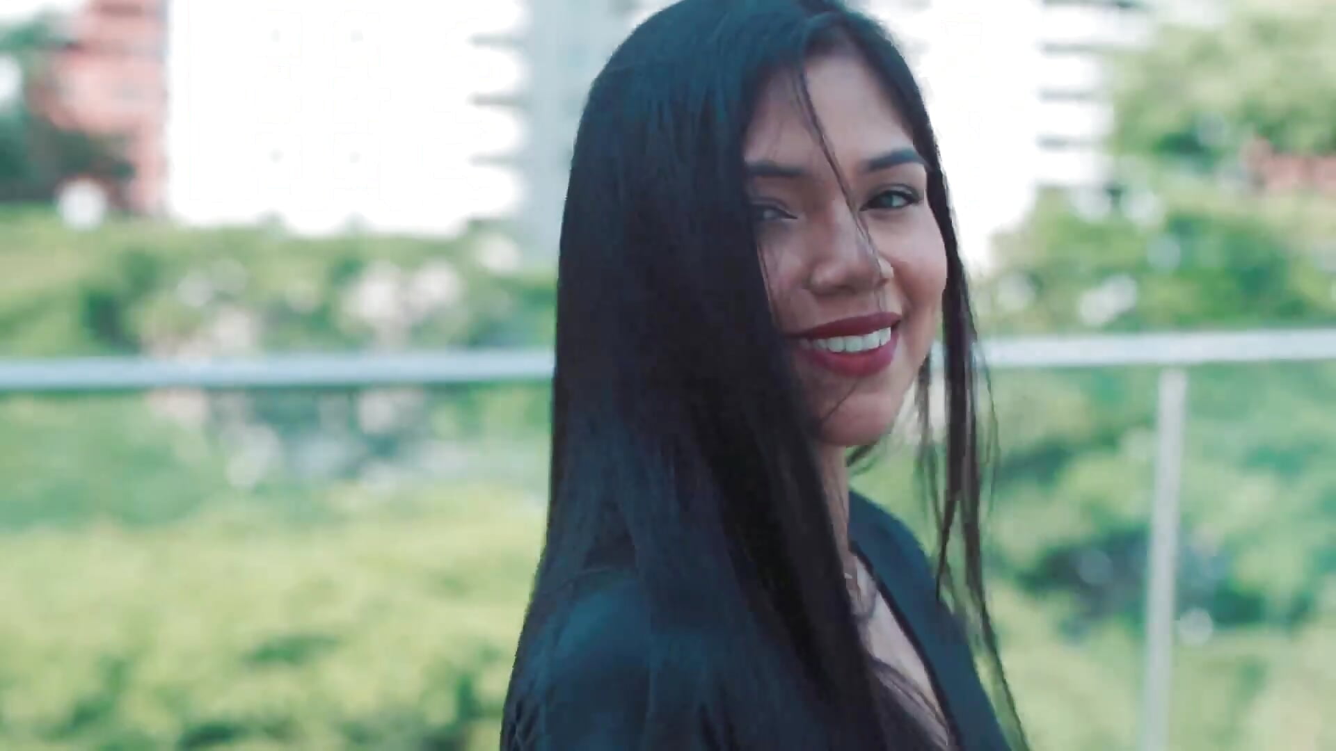 Glamorous - video by MauraGray cam model