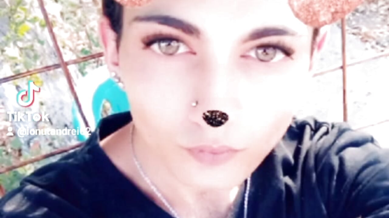 Like_6935473187594751599 - βίντεο μοντέλου H-A1