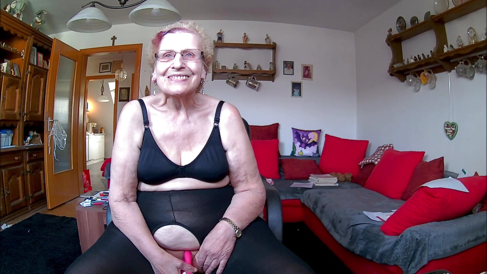 2 mal abgespritzt der Boden war nass und an meinen Händen lief der Saft herunter.– HeisseomaOriginal kameramodell videója