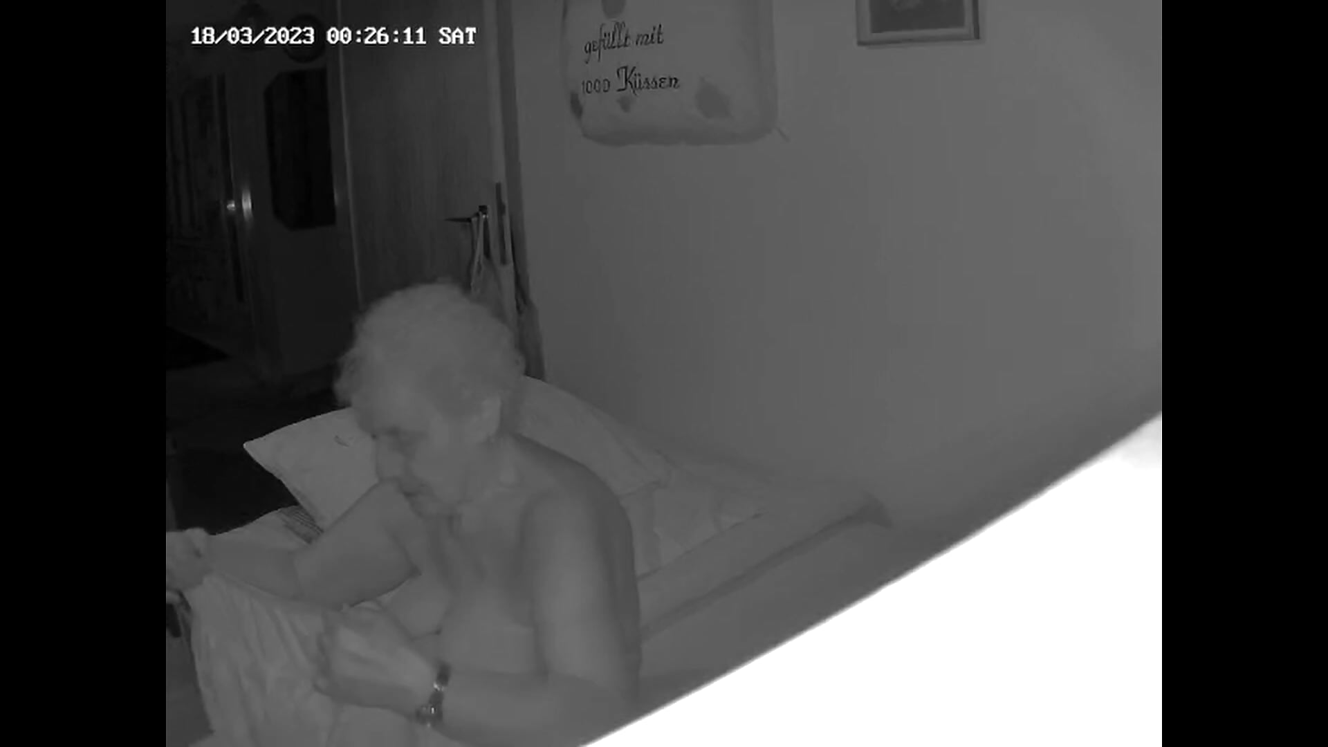 Samstagmorgen die geile fette Fotze abgewixt und in den Slip gespritzt - video by HeisseomaOriginal cam model