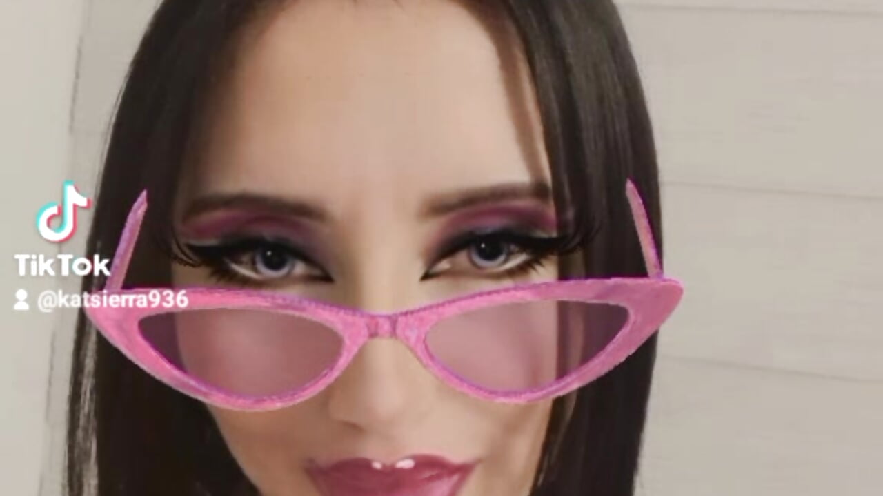 2022-07-20-192636519 - vídeo de la modelo de cam Kimi_Moon