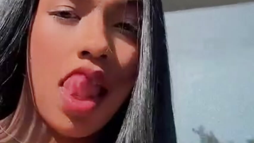 Little tongue, Papi – video od webkamerové modelky Aaliyahas