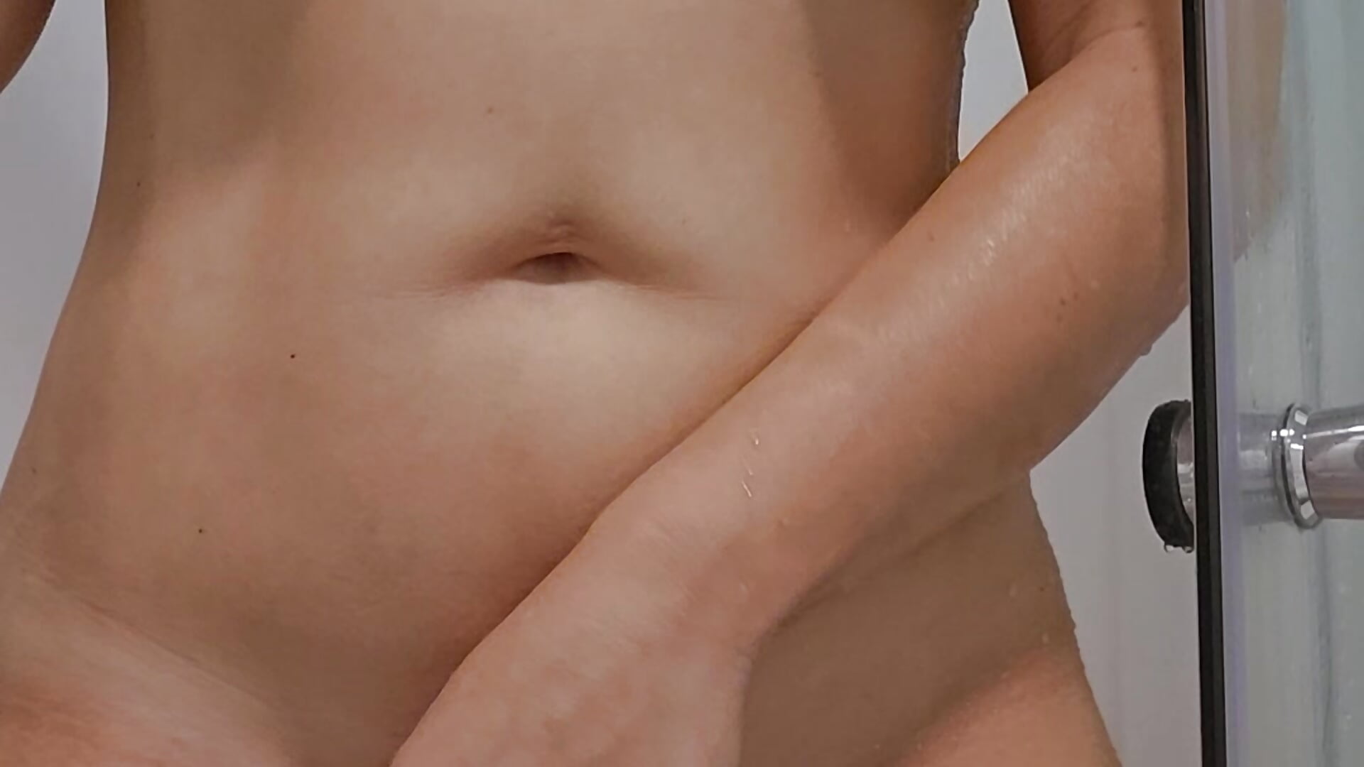 5sec shower touching - video by Ellie-Elizabeth cam model