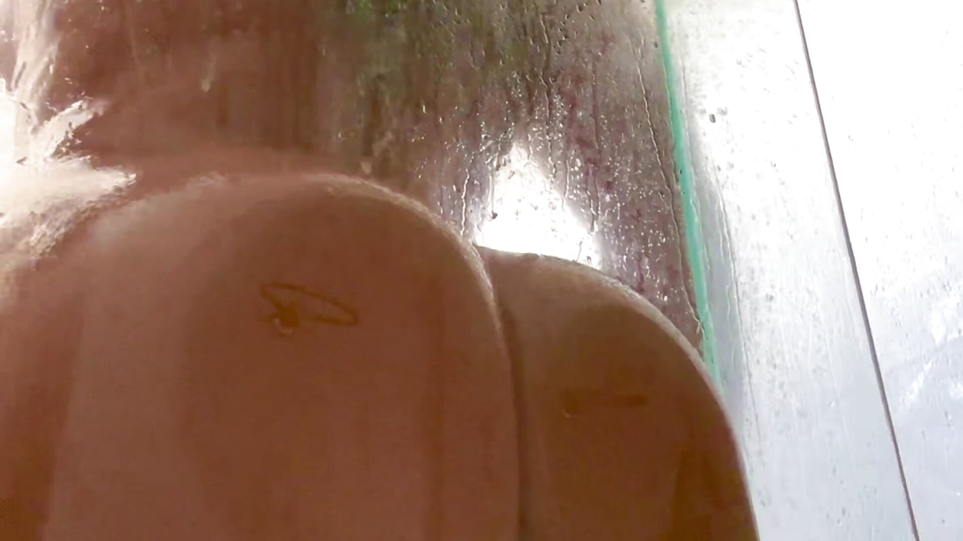 Mmm 💦 - video by lunablossom_ cam model