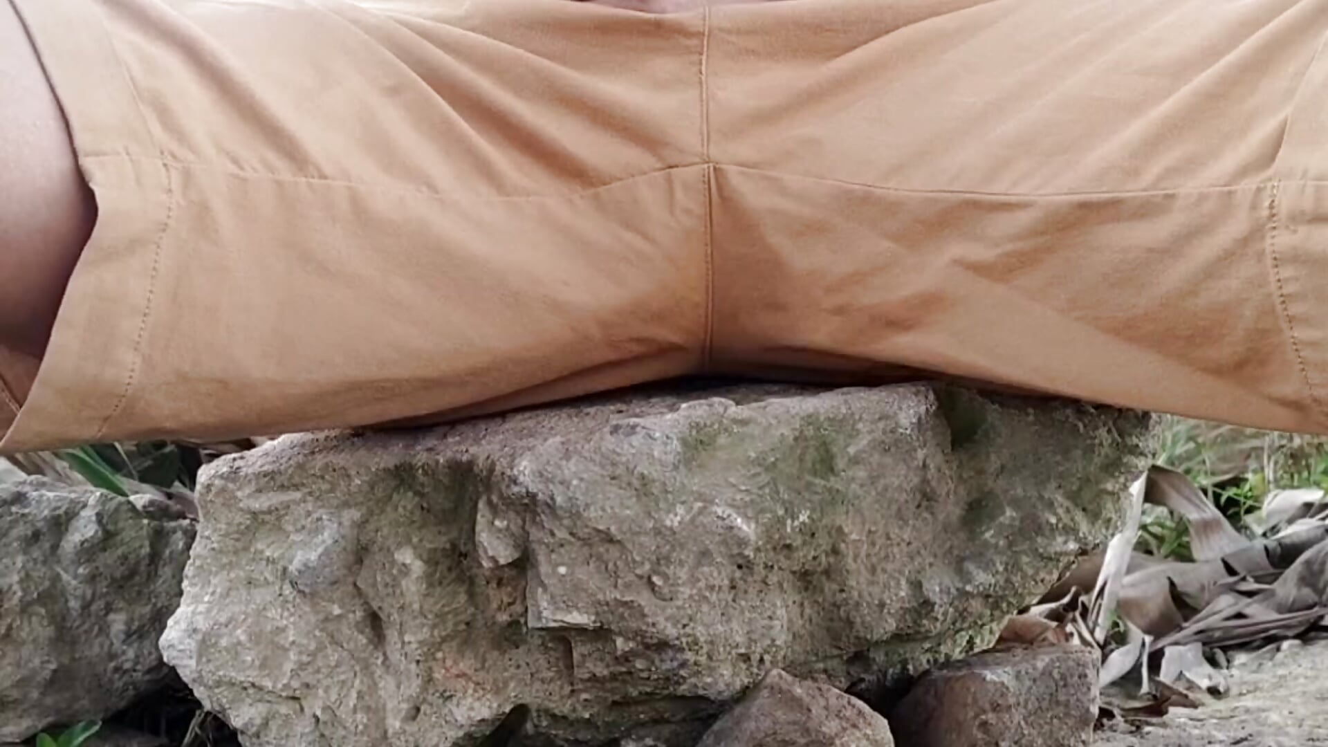 Near the fisherman, the celestial bodies are naked, ejaculating out of control and 在渔夫旁边天体野裸失控射精和潮吹 - video by Alexandertoms cam model