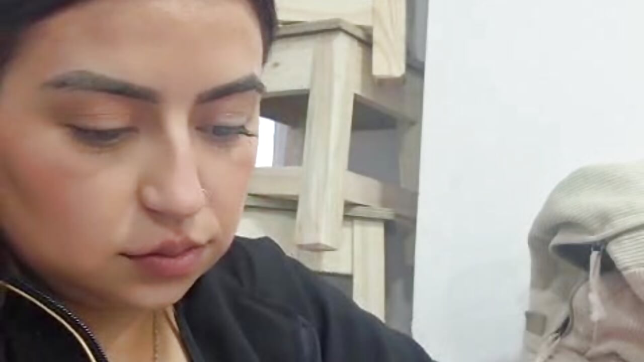 Mariana studying - video di lesbiancuple modella di cam