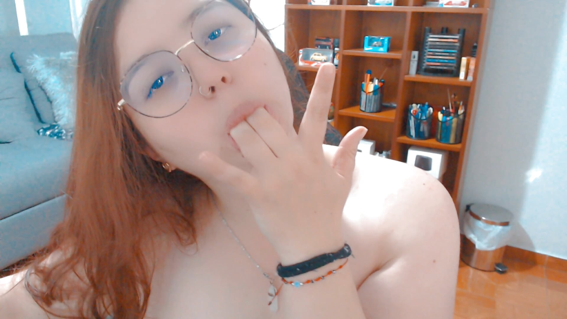 suck fingers 😈😈