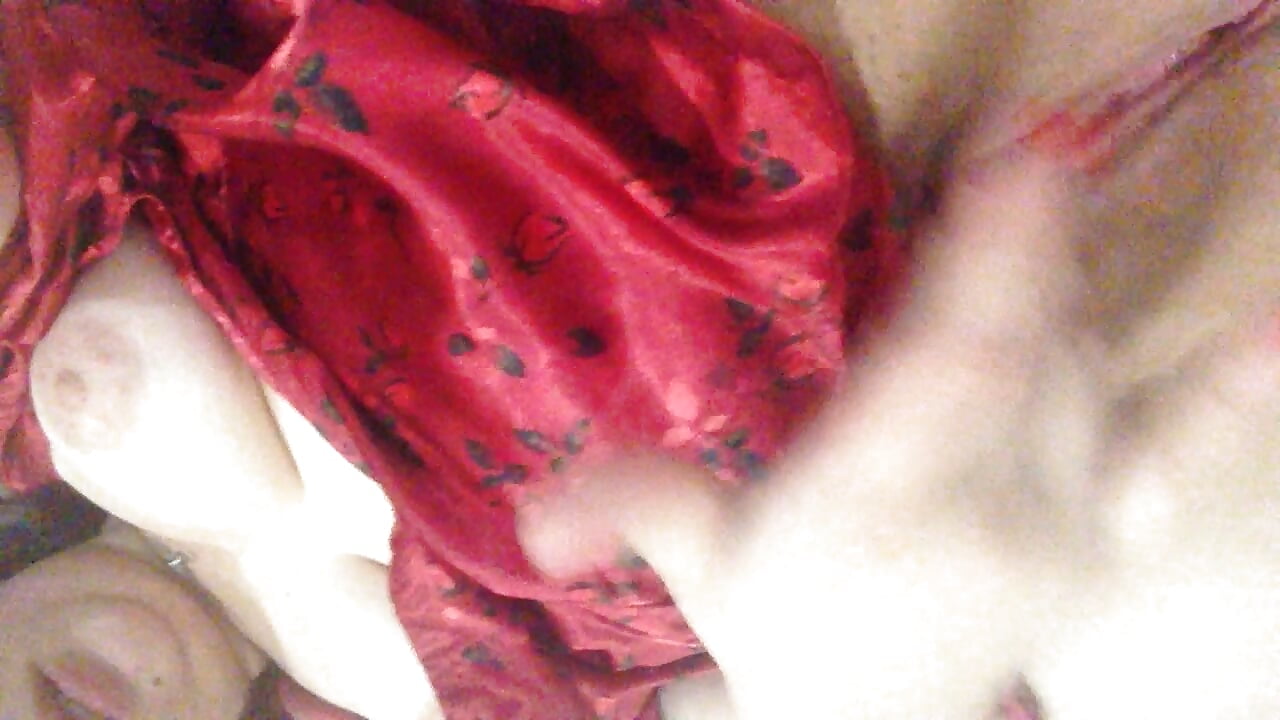 play fingers in my pussy .